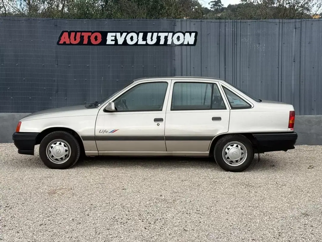 Opel Kadett 1991 - 1950 EUR, 48000 km - AUTO.MOTO.pt - 48000km - foto 2 de 15