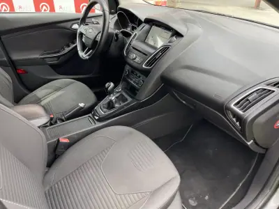 Ford Focus 2017 - 13490 EUR, 150500 km - AUTO.MOTO.pt - 150500km - foto 13 de 22