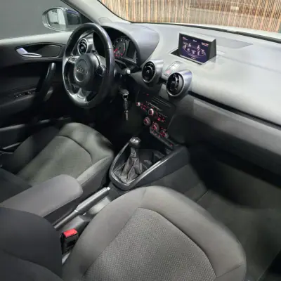 Audi A1 Sportback 2013 - 14250 EUR, 180000 km - AUTO.MOTO.pt - 180000km - foto 9 de 13