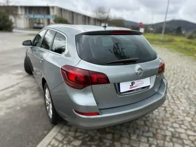 Opel Astra Sports Tourer 2011 - 7490 EUR, 175851 km - AUTO.MOTO.pt - 175851km - foto 8 de 21