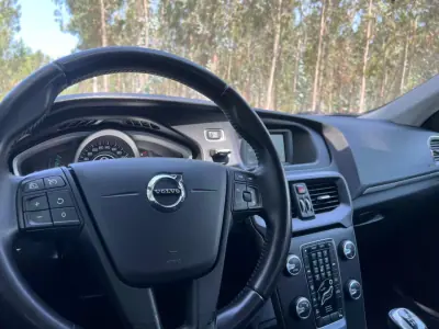 Volvo V40 2017 - 15900 EUR, 120000 km - AUTO.MOTO.pt - 120000km - foto 7 de 39