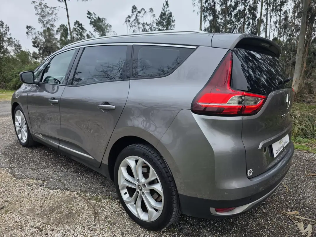 Renault Grand Scénic 2017 - 12750 EUR, 320000 km - AUTO.MOTO.pt - 320000km - foto 22 de 40