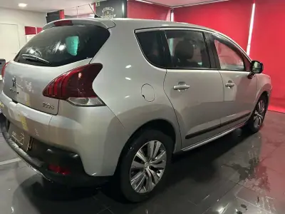 Peugeot 3008 2014 - 10950 EUR, 233000 km - AUTO.MOTO.pt - 233000km - foto 5 de 17