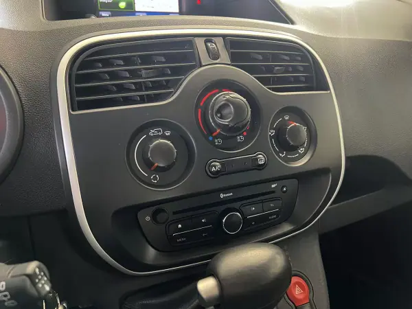 Renault Kangoo 2021 - 15800 EUR, 67687 km - AUTO.MOTO.pt - 67687km - foto 13 de 22