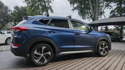 Hyundai Tucson 2018 - 14900 EUR, 297625 km - AUTO.MOTO.pt - 297625km - foto 4 de 17