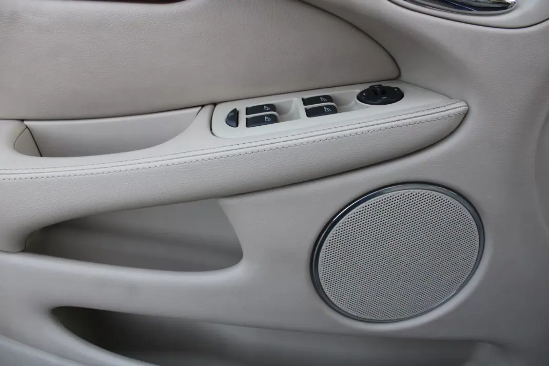 Jaguar X-Type 2003 - 9990 EUR, 128000 km - AUTO.MOTO.pt - 128000km - foto 11 de 31