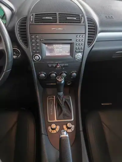 Mercedes-Benz SLK 200 2010 - 21500 EUR, 79000 km - AUTO.MOTO.pt - 79000km - foto 29 de 32