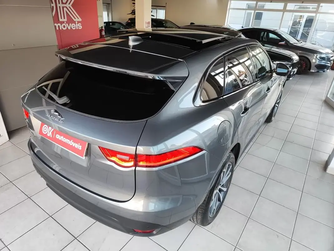 Jaguar F-Pace 2017 - 22500 EUR, 147000 km - AUTO.MOTO.pt - 147000km - foto 12 de 40
