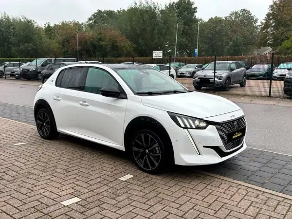 Peugeot e-208 2023 — foto 2 de 11