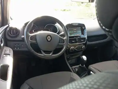 Renault Clio Sport Tourer 2019 - 9990 EUR, 186806 km - AUTO.MOTO.pt - 186806km - foto 20 de 29