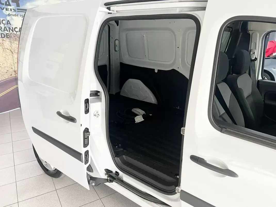 Renault KANGOO EXPRESS MAXI Z.E. 33 2021 - 15800 EUR, 22422 km - AUTO.MOTO.pt - 22422km - foto 18 de 21