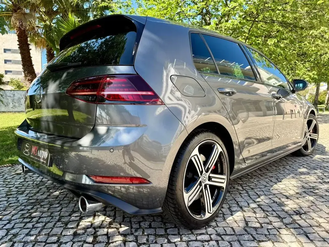 Volkswagen Golf 2019 - 28590 EUR, 102700 km - AUTO.MOTO.pt - 102700km - foto 23 de 38