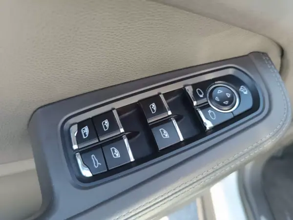 Porsche Macan 2016 - 45500 EUR, 155000 km - AUTO.MOTO.pt - 155000km - foto 22 de 32