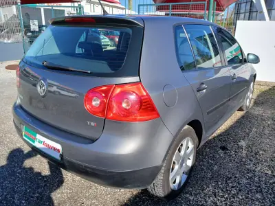 Volkswagen Golf 2006 - 7150 EUR, 102943 km - AUTO.MOTO.pt - 102943km - foto 10 de 26