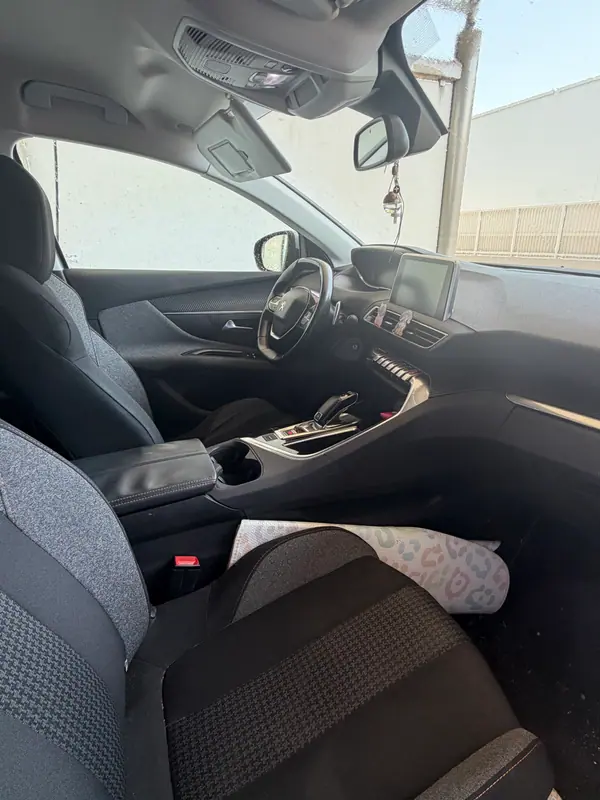 Peugeot 3008 2017 - 16000 EUR, 133000 km - AUTO.MOTO.pt - 133000km - foto 8 de 9