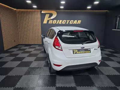 Ford Fiesta 2015 - 10750 EUR, 165000 km - AUTO.MOTO.pt - 165000km - foto 8 de 23