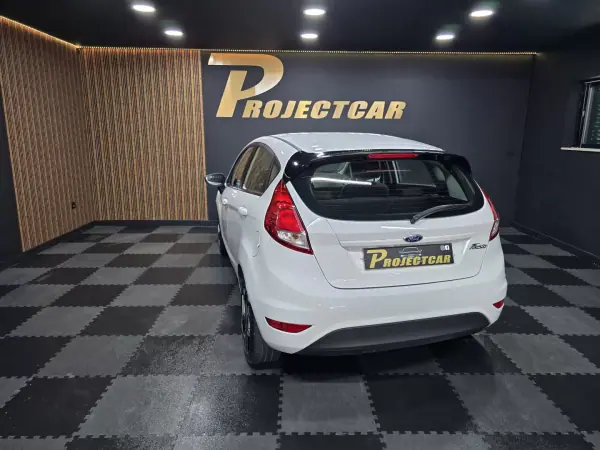Ford Fiesta 2015 - 10750 EUR, 165000 km - AUTO.MOTO.pt - 165000km - foto 8 de 23