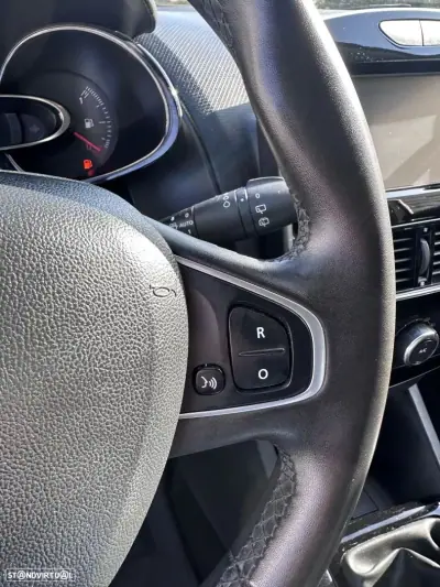 Renault Clio 2017 - 9900 EUR, 135702 km - AUTO.MOTO.pt - 135702km - foto 30 de 47