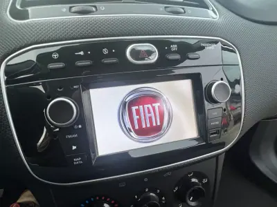 Fiat Punto 2018 - 8999 EUR, 169456 km - AUTO.MOTO.pt - 169456km - foto 13 de 16