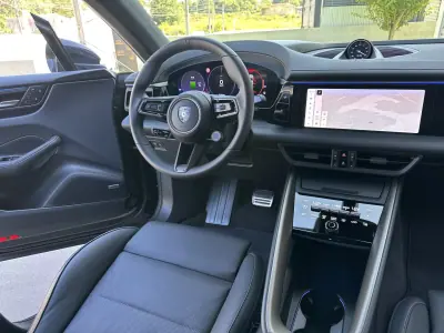 Porsche Macan 2025 - 127000 EUR, 12000 km - AUTO.MOTO.pt - 12000km - foto 31 de 80