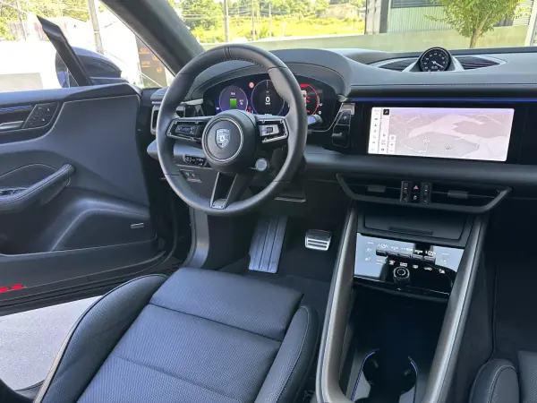 Porsche Macan 2025 - 127000 EUR, 12000 km - AUTO.MOTO.pt - 12000km - foto 31 de 80