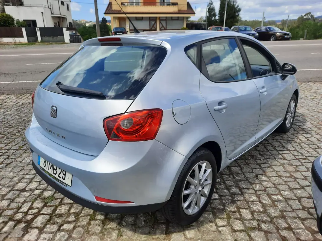 SEAT Ibiza 2011 - 6950 EUR, 246456 km - AUTO.MOTO.pt - 246456km - foto 3 de 8