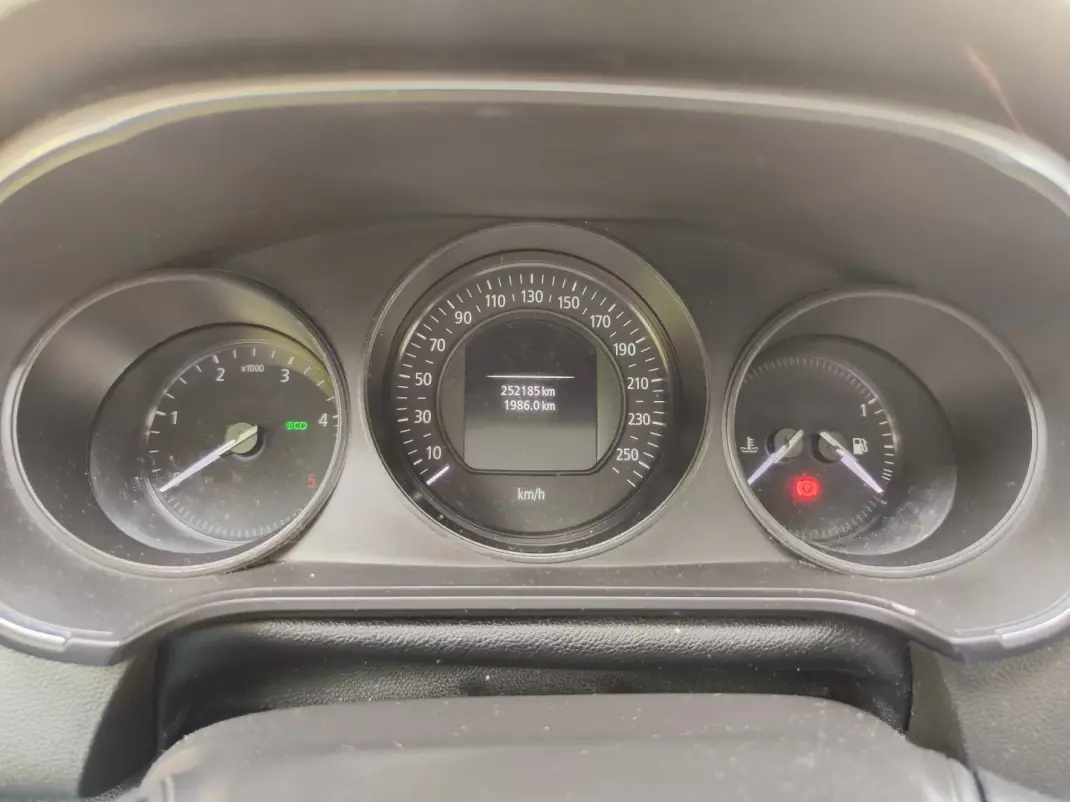 Renault Mégane 2016 - 8780 EUR, 252000 km - AUTO.MOTO.pt - 252000km - foto 27 de 36