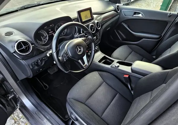 Mercedes-Benz B 180 2014 - 13999 EUR, 160000 km - AUTO.MOTO.pt - 160000km - foto 6 de 25
