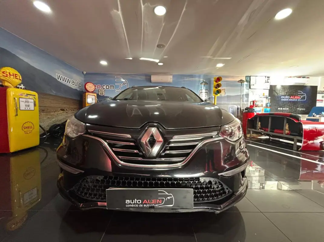 Renault Mégane 2017 - 13950 EUR, 151881 km - AUTO.MOTO.pt - 151881km - foto 2 de 20