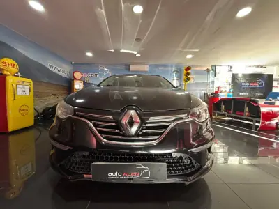 Renault Mégane 2017 - 13950 EUR, 151881 km - AUTO.MOTO.pt - 151881km - foto 2 de 20