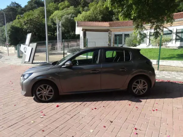 Peugeot 208 2022 - 14300 EUR, 68253 km - AUTO.MOTO.pt - 68253km - foto 13 de 19