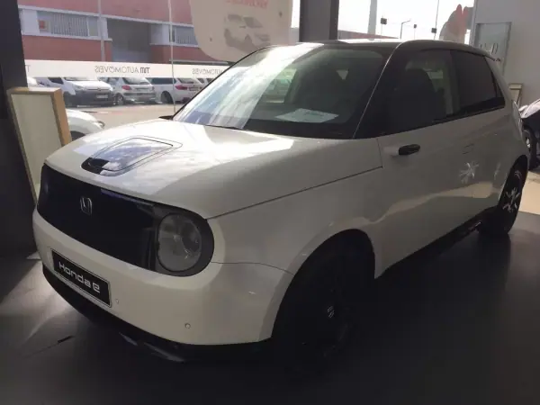 Honda e 2021 - 29950 EUR, 3800 km - AUTO.MOTO.pt - 3800km - foto 2 de 19
