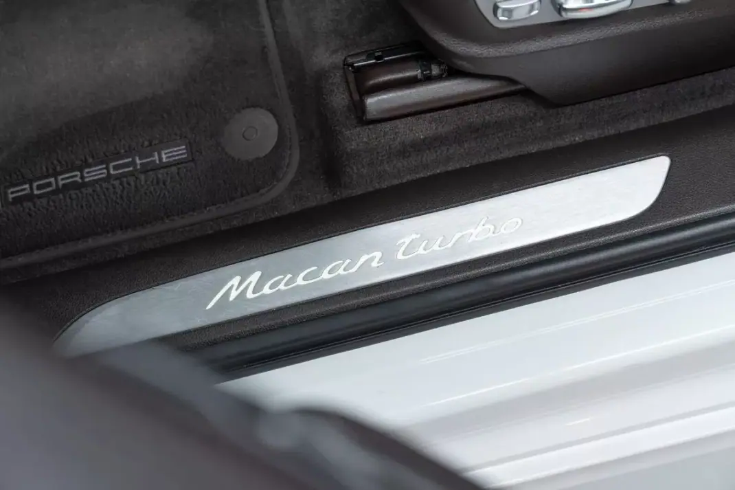 Porsche Macan 2016 - 49950 EUR, 131000 km - AUTO.MOTO.pt - 131000km - foto 25 de 53