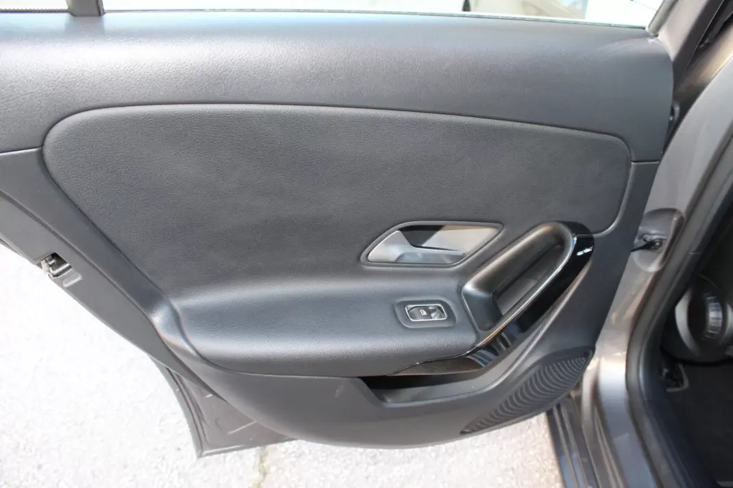 Mercedes-Benz A 180 2019 - 25900 EUR, 73000 km - 73000km - foto 15 de 47
