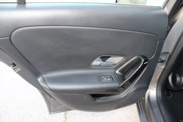 Mercedes-Benz A 180 2019 - 25900 EUR, 73000 km - 73000km - foto 15 de 47