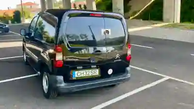 Citroën Berlingo 1.6 BlueHDi Feel 2018 - 12900 EUR, 107000 km - AUTO.MOTO.pt - 107000km - foto 2 de 12