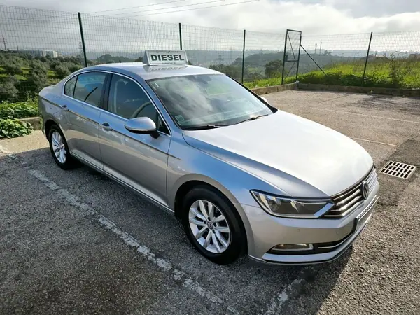 Volkswagen Passat 2019 - 19950 EUR, 155079 km - AUTO.MOTO.pt - 155079km - foto 11 de 60