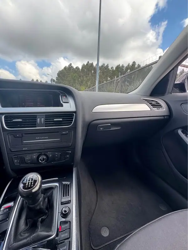 Audi A4 Avant 2011 - 7799 EUR, 312000 km - AUTO.MOTO.pt - 312000km - foto 10 de 12