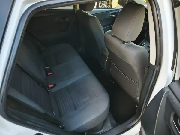 Toyota Auris 2016 - 14900 EUR, 160000 km - AUTO.MOTO.pt - 160000km - foto 28 de 34