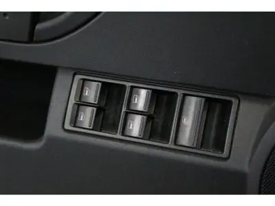 Volkswagen New Beetle Cabriolet 2007 - 7990 EUR, 161340 km - AUTO.MOTO.pt - 161340km - foto 14 de 19
