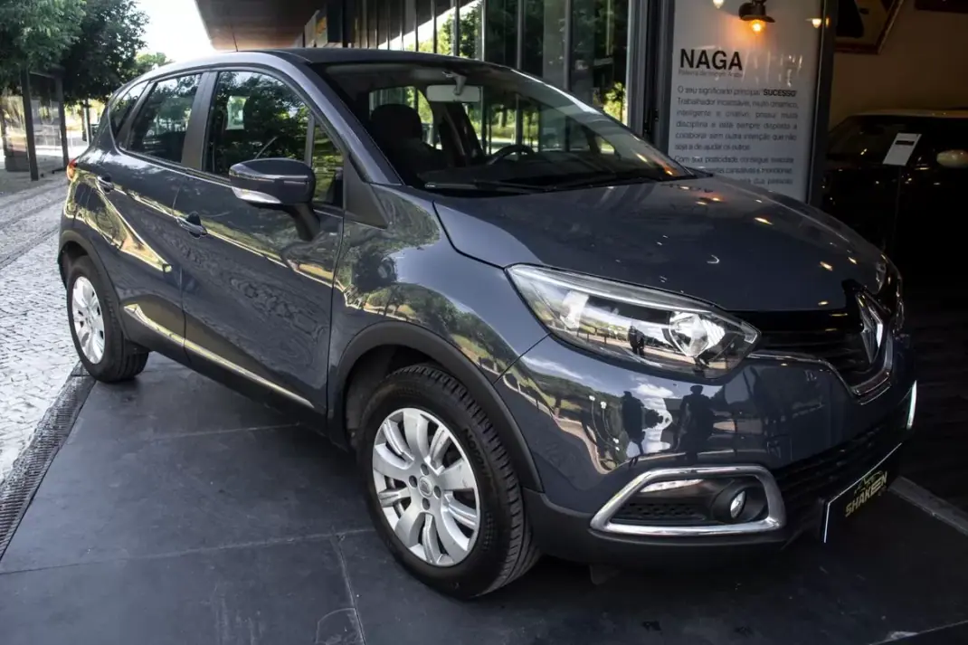 Renault Captur 2014 - 11890 EUR, 81739 km - AUTO.MOTO.pt - 81739km - foto 5 de 35