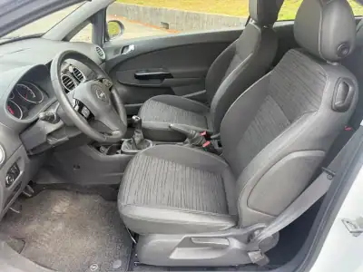 Opel Corsa 2014 - 6450 EUR, 161000 km - AUTO.MOTO.pt - 161000km - foto 8 de 22