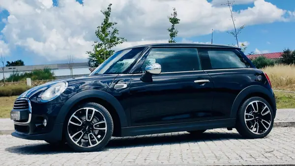 MINI 3 Portas 2017 - 14990 EUR, 95000 km - AUTO.MOTO.pt - 95000km - foto 8 de 32