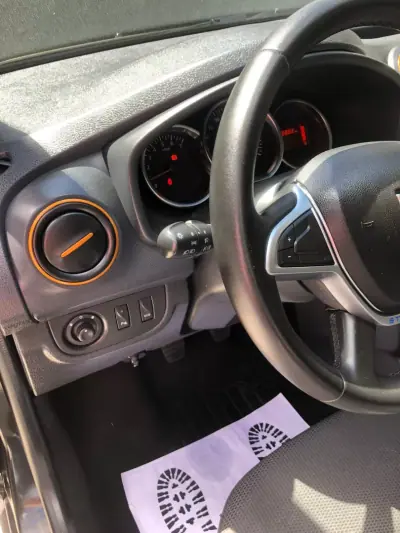 Dacia Sandero 2018 - 9900 EUR, 121000 km - AUTO.MOTO.pt - 121000km - foto 17 de 30