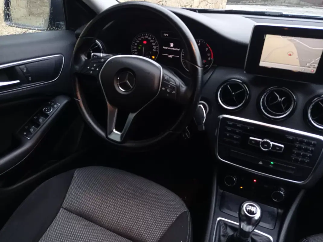Mercedes-Benz A 180 2013 - 13900 EUR, 169500 km - AUTO.MOTO.pt - 169500km - foto 8 de 13