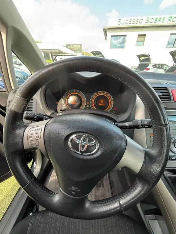 Toyota Auris 2008 - 11990 EUR, 148228 km - 148228km - foto 7 de 11