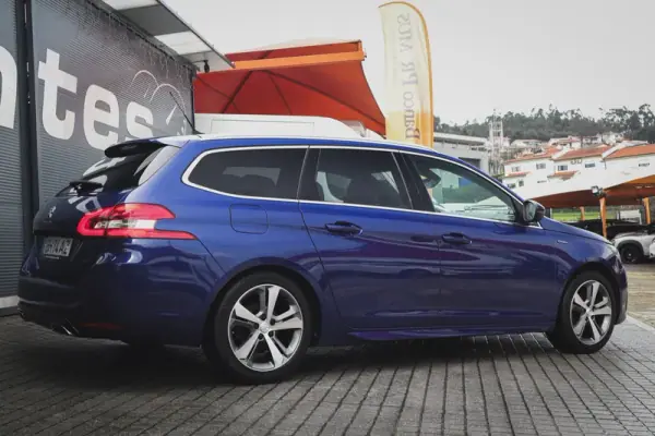 Peugeot 308 SW 2018 - 12350 EUR, 79660 km - AUTO.MOTO.pt - 79660km - foto 26 de 27