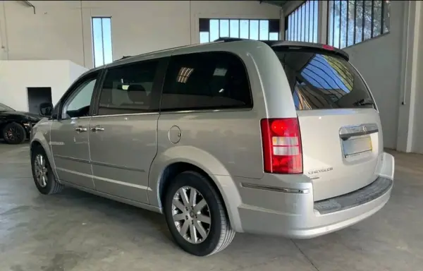 Chrysler Grand Voyager 2.8 CRD ATX Limited Stow Go 2008 Diesel — 290 000 km Chrysler Grand Voyager 2.8 CRD ATX Limited Stow Go 2008 Diesel