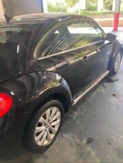 Volkswagen New Beetle 2012 - 8700 EUR, 190000 km - AUTO.MOTO.pt - 190000km - foto 2 de 6
