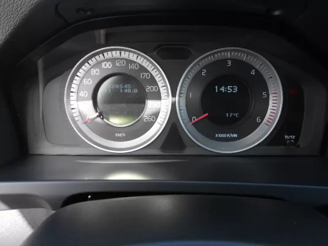 Volvo 121 2011 - 9750 EUR, 228544 km - AUTO.MOTO.pt - 228544km - foto 12 de 12
